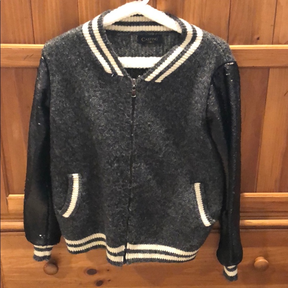 Casting jacket with sequence sleeves